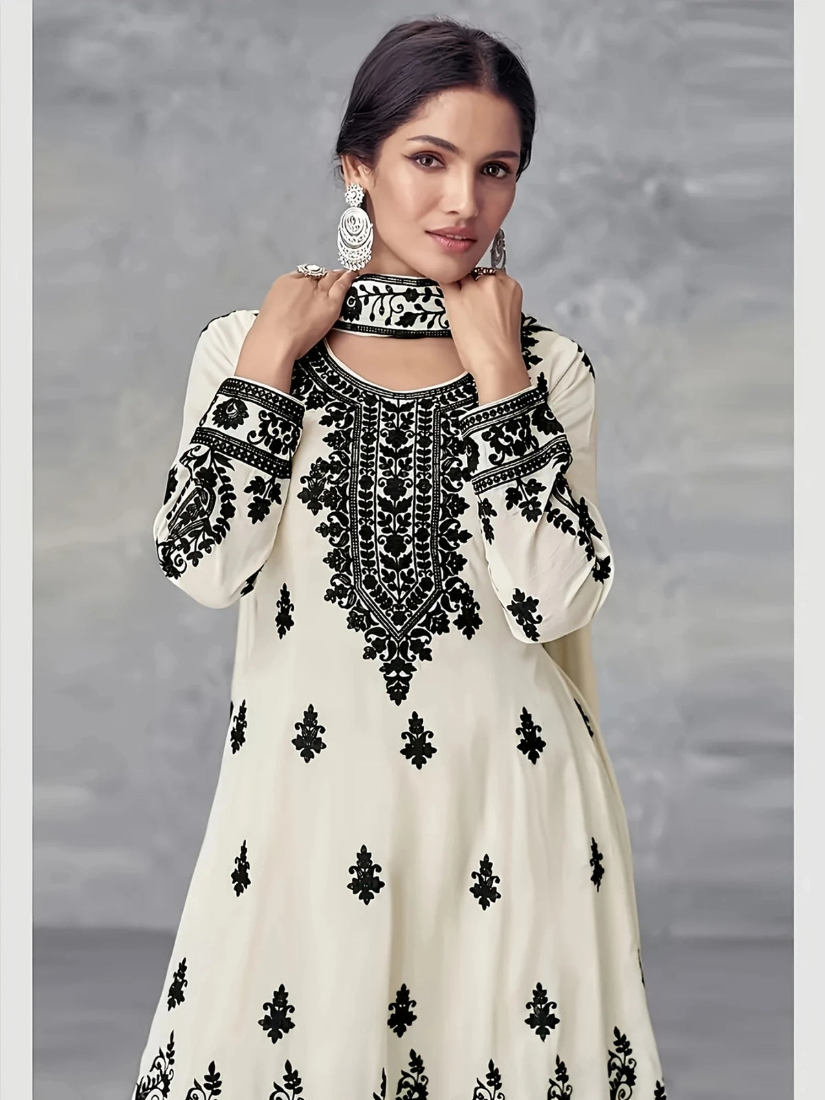 Women's Printed Three Piece Ethnic Set With Top Pants And Scarf