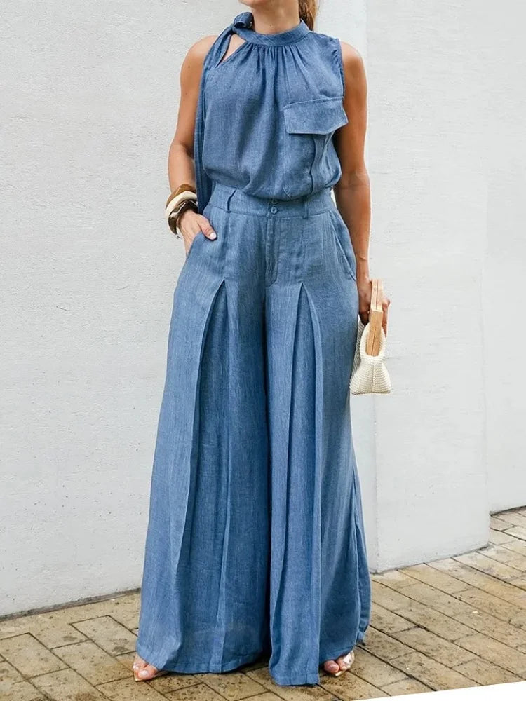 Elegant Women Halter Neck Two Piece Suit With Pleated Trousers