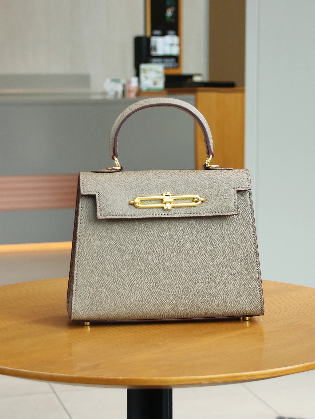 2026 high-end portable fashion ladies bag temperament small bag palm print handbag OL commuter Joker work bag light luxury stere