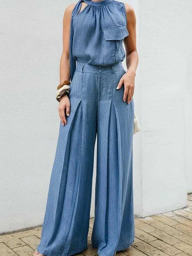 Elegant Women Halter Neck Two Piece Suit With Pleated Trousers